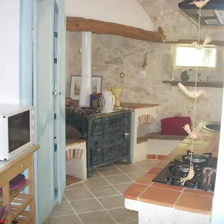 Maison Avec Piscine Partagee A *