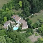 Maison Avec Piscine Partagee A Holiday home *