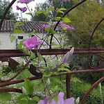 Maison Avec Piscine Partagee A Holiday home *