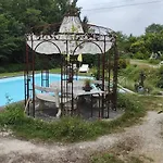 Maison Avec Piscine Partagee A Holiday home *