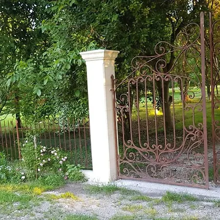 Dom wakacyjny Maison Avec Piscine Partagee A