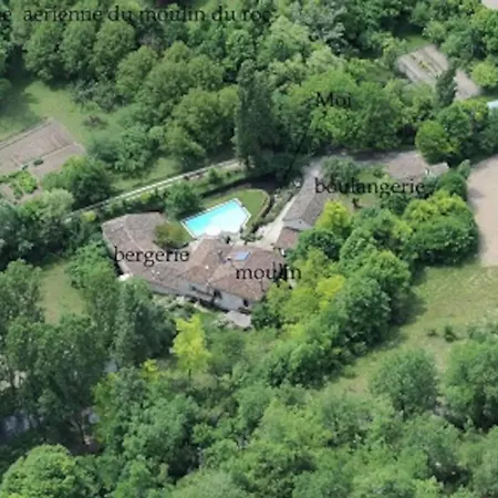 Дом отдыха Maison Avec Piscine Partagee A *